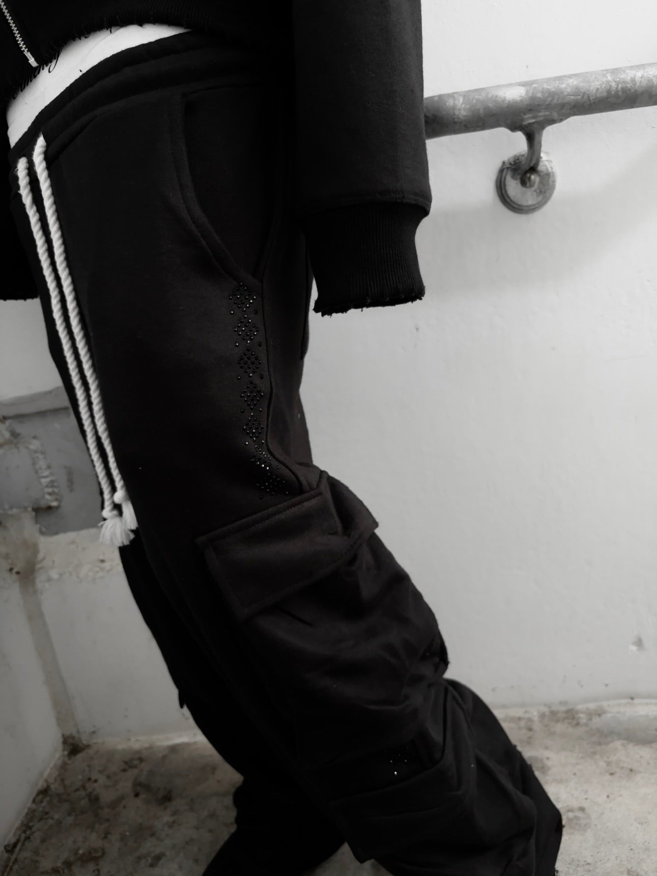 (BLACK)Adore Amenity Cargo Sweats