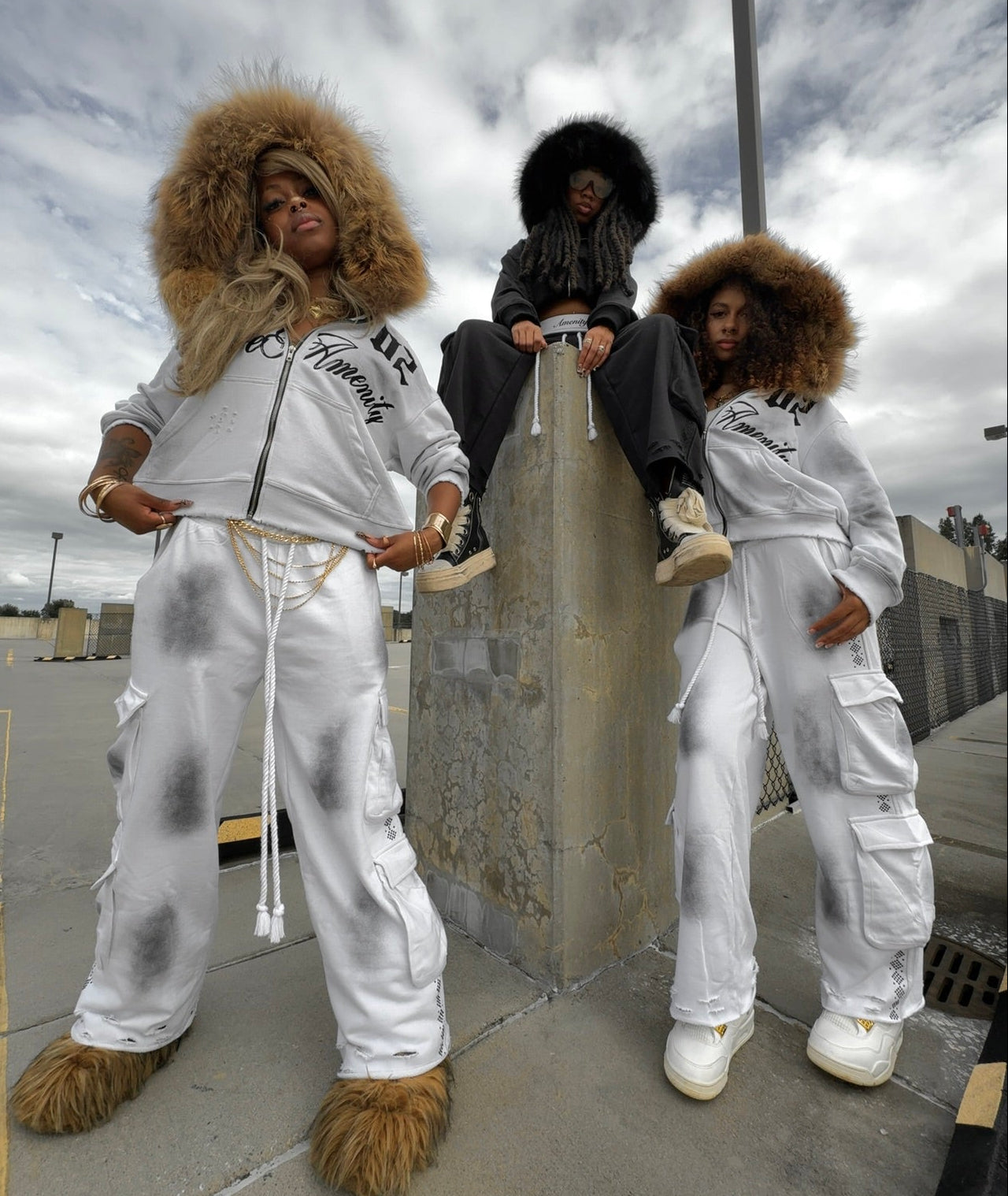 (WHITE)Adore Amenity Cargo Sweats